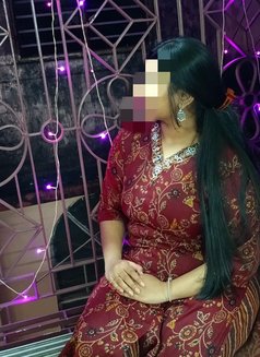 Siena Kapoor - escort in Hyderabad Photo 1 of 4