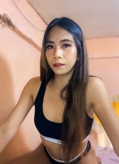 Sienna - Transsexual escort in Manila Photo 3 of 4