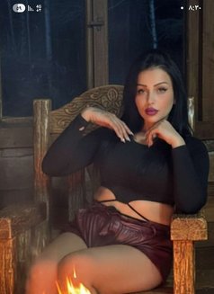 Silin - escort in Beirut Photo 4 of 6