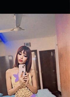 Silky - Transsexual escort in Bangalore Photo 2 of 5