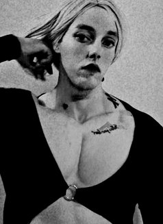 Silla - Transsexual escort in Cairo Photo 4 of 7