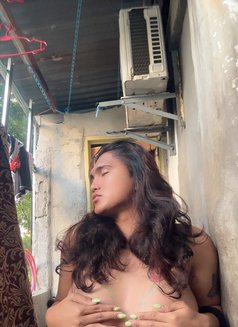 Silly27 - Transsexual companion in Manila Photo 3 of 9
