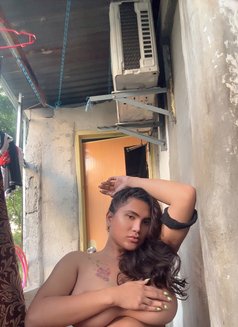 Silly27 - Transsexual companion in Manila Photo 4 of 9