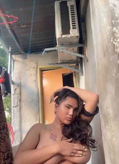 Silly27 - Transsexual companion in Manila Photo 5 of 9