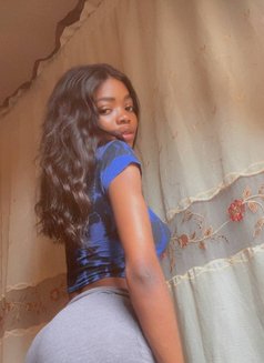 Silver - escort in Accra Photo 3 of 8