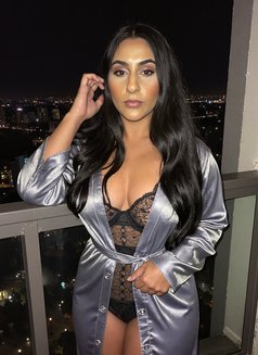 Sim - escort in Toronto Photo 1 of 2
