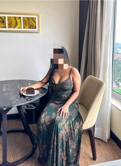 Cam girl - puta in Kolkata Photo 1 of 2