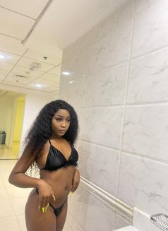 Simi - puta in Dubai Photo 1 of 3