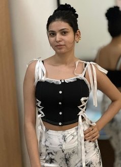 Simi kaur - escort in Dubai Photo 8 of 10