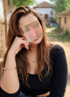 Simi - escort in Kolkata Photo 3 of 5