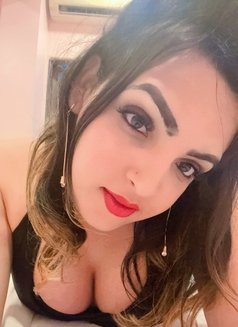 Simi - Transsexual escort in New Delhi Photo 5 of 9