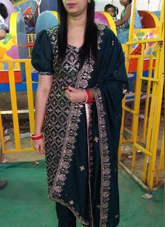 Simi (out call) - escort in Noida Photo 2 of 2