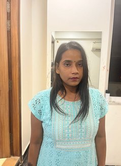 Simmi - escort in Gurgaon Photo 1 of 3