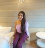 Simmi - puta in Chennai Photo 1 of 2