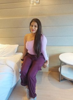 Simmi - escort in Chennai Photo 1 of 2