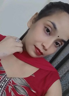 Simmi - escort in Gurgaon Photo 2 of 3