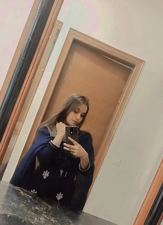 Simmi - escort in Gurgaon Photo 3 of 3