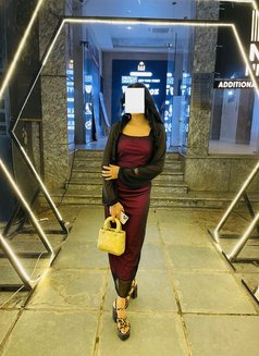 Simmi - escort in New Delhi Photo 2 of 3