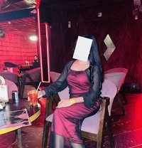 Simmi - puta in New Delhi