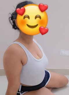 Simmi - escort in Noida Photo 1 of 4