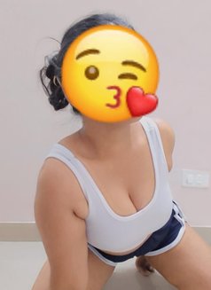 Simmi - escort in Noida Photo 3 of 4