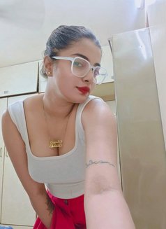 Simmi only cam show - puta in Candolim, Goa Photo 3 of 5