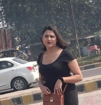 Royal Simmi - Transsexual escort in Jaipur