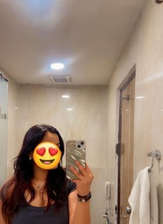 Simmy Collage Girl Waiting Gentlemen - puta in Noida Photo 2 of 3