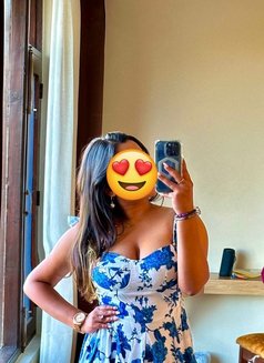 Simmy Collage Girl Waiting Gentlemen - puta in Noida Photo 3 of 3