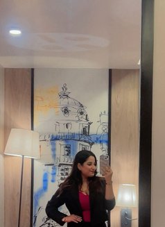 Simmy - escort in New Delhi Photo 1 of 2