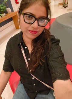 Simmy - escort in Chennai Photo 1 of 19