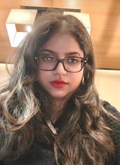 Simmy - escort in Chennai Photo 8 of 19