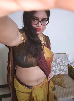 Simmy - escort in Chennai Photo 12 of 19