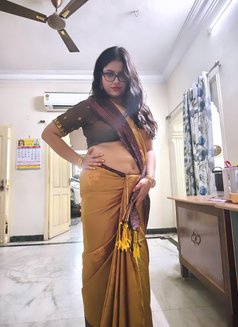 Simmy - escort in Chennai Photo 14 of 19