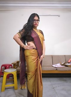 Simmy - escort in Chennai Photo 15 of 19