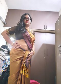 Simmy - escort in Chennai Photo 17 of 19