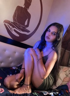 Simmy - Transsexual escort in Mumbai Photo 16 of 21