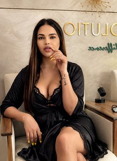 Simmy - Transsexual escort in Mumbai Photo 19 of 21