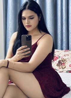 Simmy - Transsexual escort in Mumbai Photo 15 of 17