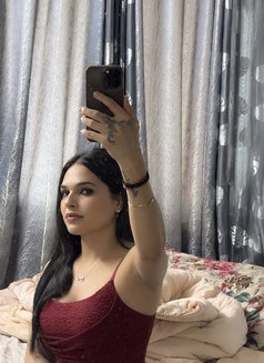 Simmy - Transsexual escort in Mumbai Photo 16 of 17
