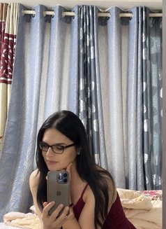 Simmy - Transsexual escort in Mumbai Photo 17 of 17