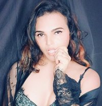 Simmy - Transsexual escort in Mumbai