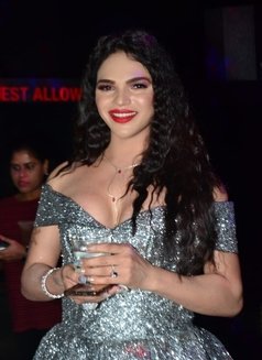 Simmy - Transsexual escort in Surat Photo 12 of 13