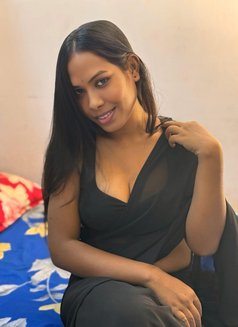 Simmy Roy Call Girl Hi Tech City - puta in Hyderabad Photo 3 of 3