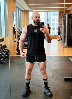 Simon Dxb - Male escort in Dubai Photo 4 of 5