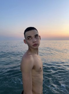 Simon - Male escort in Phuket Photo 2 of 12