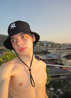 Simon - Male escort in Phuket Photo 4 of 12