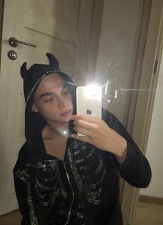 Simon - Male escort in Phuket Photo 11 of 12