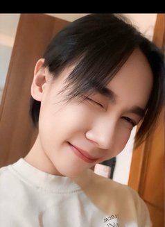 Simon - masseur in Al Manama Photo 5 of 6