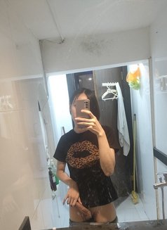 Simon - masseur in Al Manama Photo 6 of 6